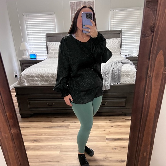 Black Leopard Print Top - Picture 2 of 3